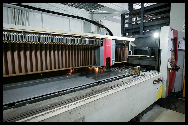 二次元レーザ加工機 炭酸ガスレーザ ML3015ex-60XF・レーザ自動化システム 30PCL-ex（三菱電機）